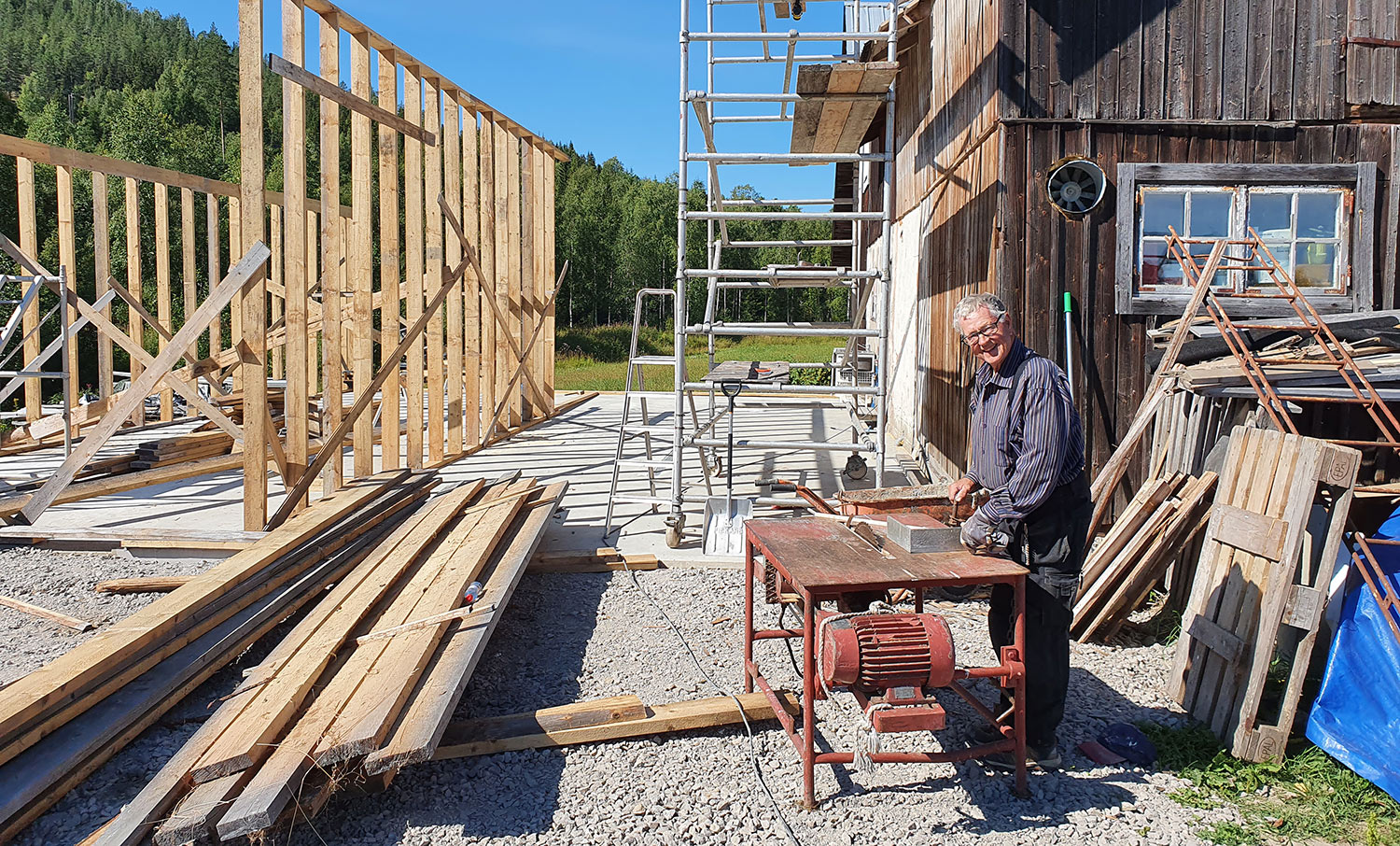 Stefan Norlin ute på bygge.